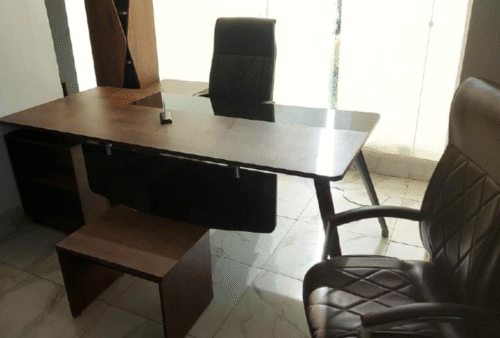 Desk with a distinctive design made of MDF wood and acrylic veneer, starting from a size of 160 cm.
