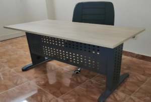 Desk with a distinctive design made of MDF wood and acrylic veneer, starting from a size of 100 cm.