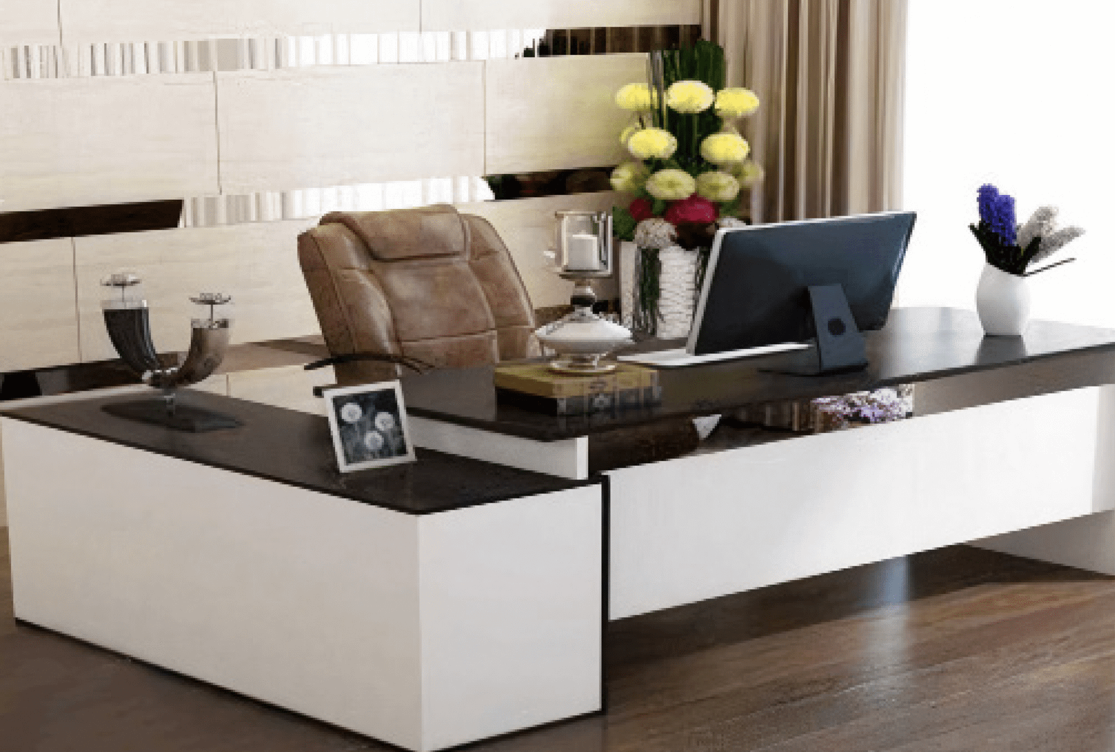 Executive desk with a distinctive design made of MDF wood and PVC veneer, supported by a side panel