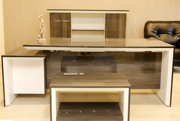 Executive desk with a distinctive design made of MDF wood and PVC veneer, supported by a side panel