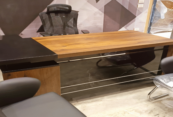 Executive desk with a distinctive design made of MDF wood and PVC veneer, supported by a side panel