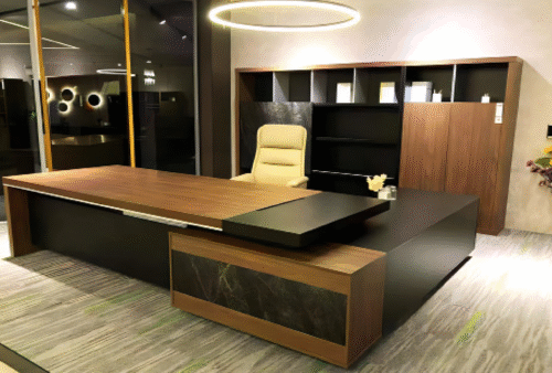 Executive desk with a distinctive design made of MDF wood and PVC veneer, supported by a side panel